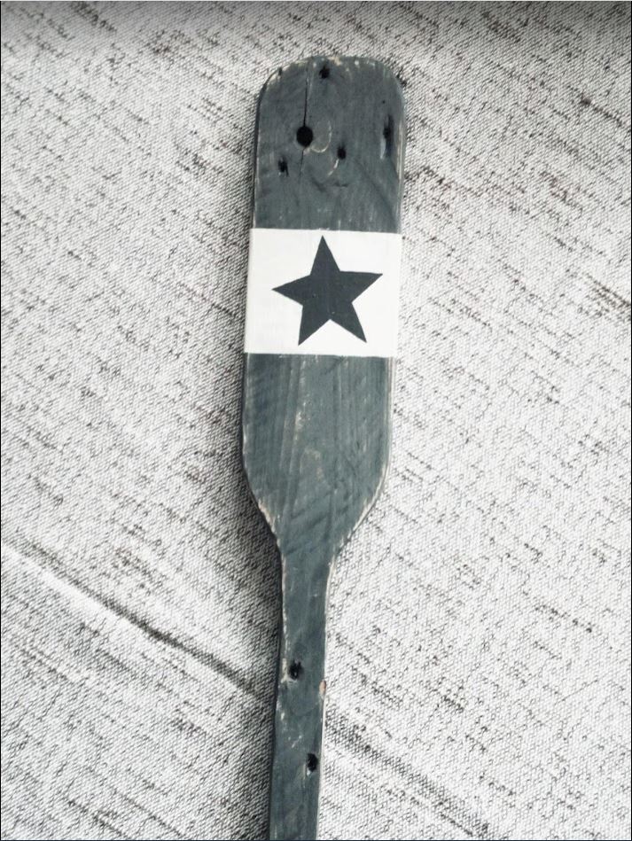 Houten peddel met opschrift