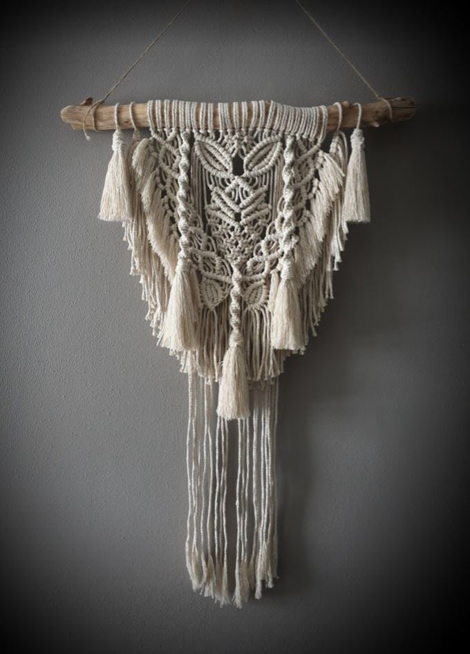 Macramé wandkleed "Lotus" aan grote tak
