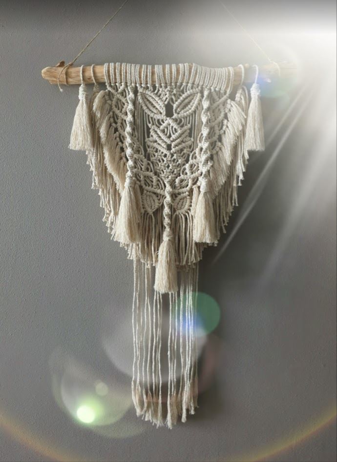 Macramé wandkleed "Lotus" aan grote tak