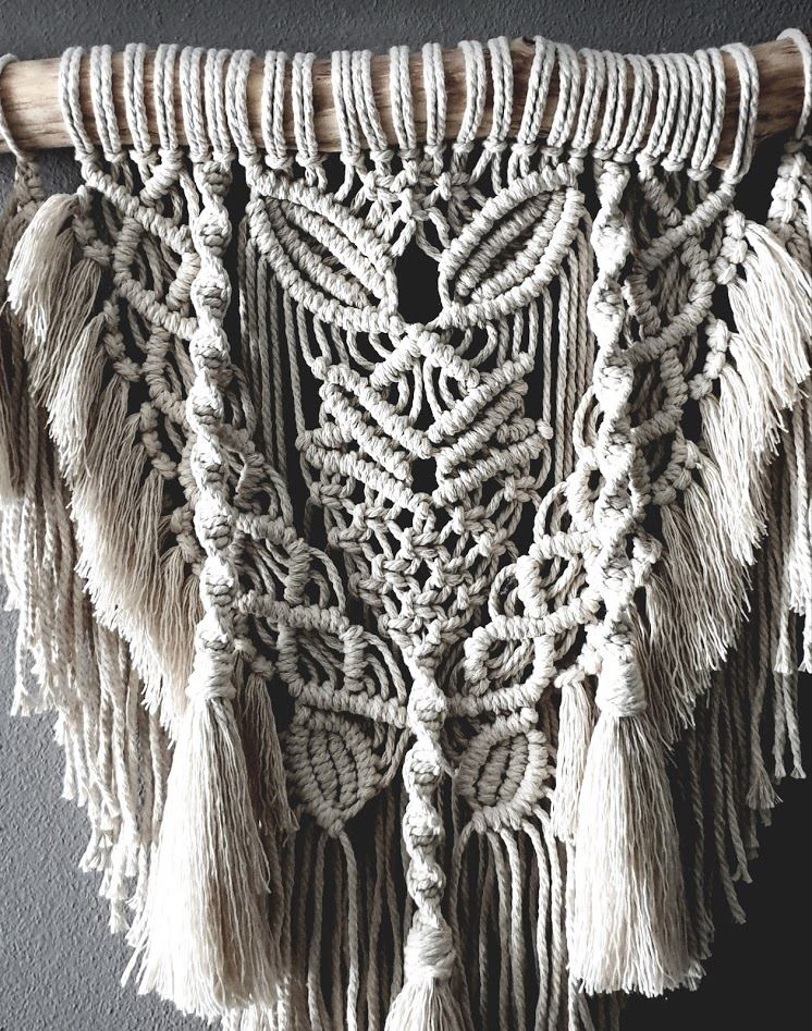Macramé wandkleed "Lotus" aan grote tak