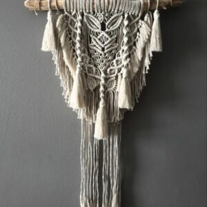 Macramé wandkleed "Lotus" aan grote tak