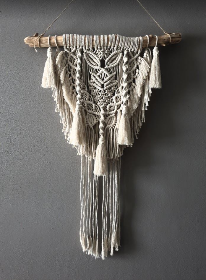 Macramé wandkleed "Lotus" aan grote tak