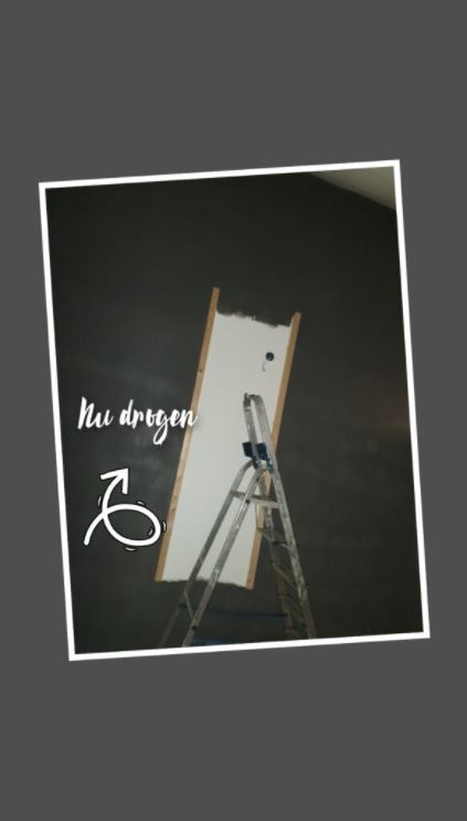 Muurverf: TV-wand met latten