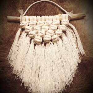 Macramé - Mini wandkleed "Berry" aan tak