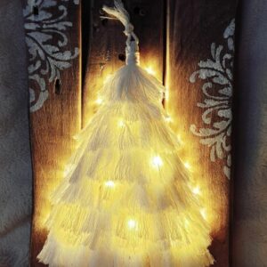 Deco-bord - Kerstboom Macramé met lichtjes en geschilderde ornamenten