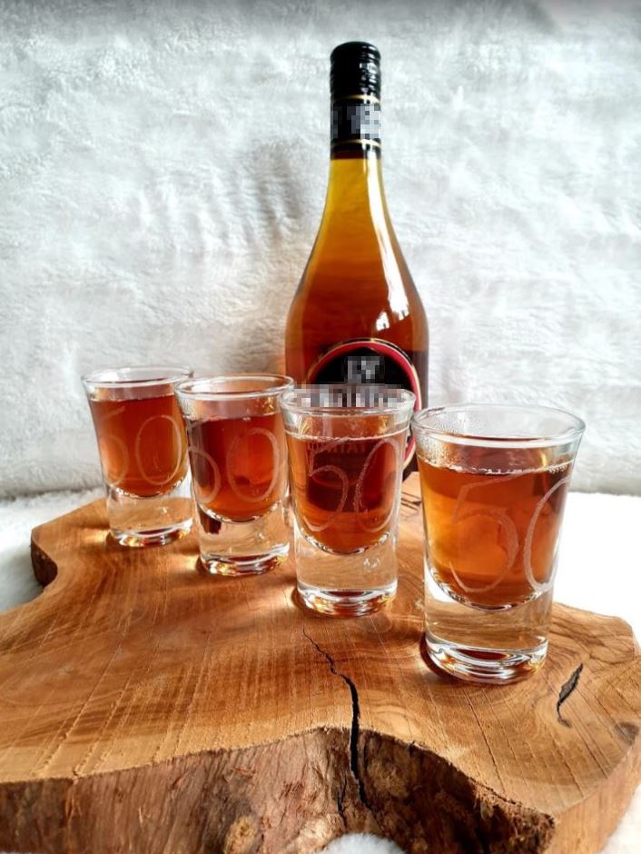 Shot-glaasjes houder landelijke stijl met gegraveerde shot-glaasjes